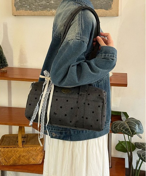 LA VORAGINE(ラ ヴォラジネ)の「ドット柄リボンプリント ボストントートバッグ チャームなし(ボストンバッグ・レディース・グレー/ピンク/チャコールグレー・FREE)」の8枚目の写真