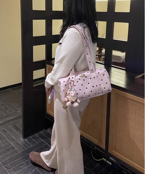 LA VORAGINE(ラ ヴォラジネ)の「ドット柄リボンプリント ボストントートバッグ チャームなし(ボストンバッグ・レディース・グレー/ピンク/チャコールグレー・FREE)」の21枚目の写真