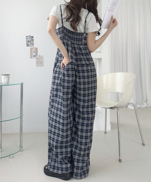 umune(ウムネ)の「サロペット オールインワン ワイドパンツ チェック柄 キャミサロペット スクエアネック 体型カバー リラックス カジュアル 夏(サロペット/オーバーオール・レディース・ネイビー/グレー・FREE)」の7枚目の写真