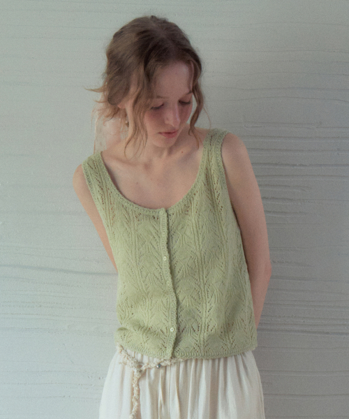 OURNOSTALGIA(アワー ノスタルジア)の「Crochet Sleeveless Knit_Milky Green(OC26KN20)(ニット/セーター・レディース・ライトグリーン・FREE)」の2枚目の写真