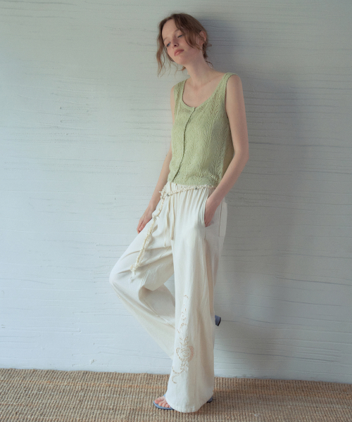 OURNOSTALGIA(アワー ノスタルジア)の「Crochet Sleeveless Knit_Milky Green(OC26KN20)(ニット/セーター・レディース・ライトグリーン・FREE)」の3枚目の写真