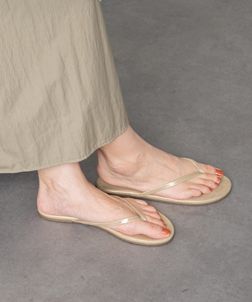 TKEES（ティキーズ）の「【TKEES】フラットグリッタートングサンダル(M62212)（サンダル・レディース・シルバー・37/39/38）」の3枚目の写真