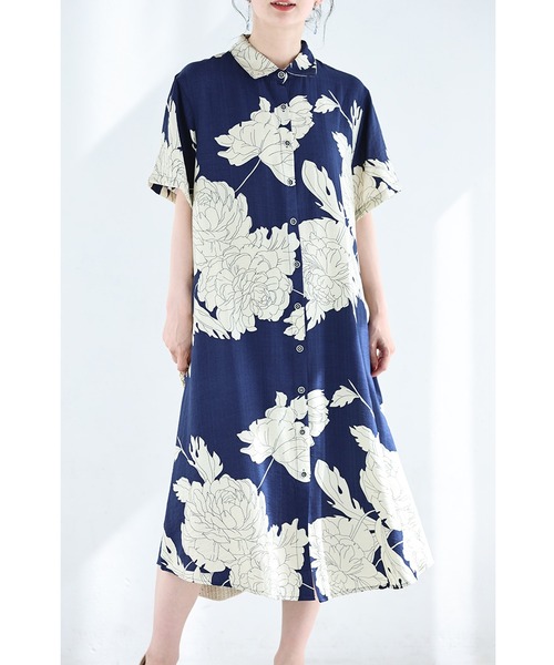 cawaii(カワイイ)の「さらりと涼しい牡丹の花シャツミディアムワンピース(ワンピース・レディース・ブラック/ブルー・FREE)」の1枚目の写真