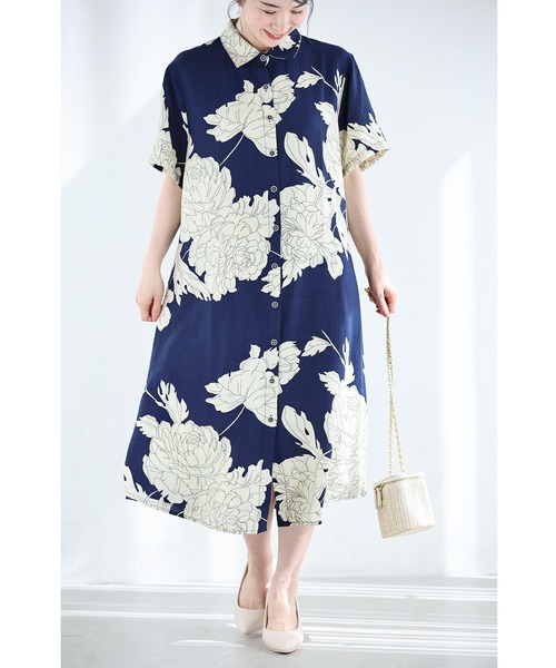 cawaii(カワイイ)の「さらりと涼しい牡丹の花シャツミディアムワンピース(ワンピース・レディース・ブラック/ブルー・FREE)」の4枚目の写真