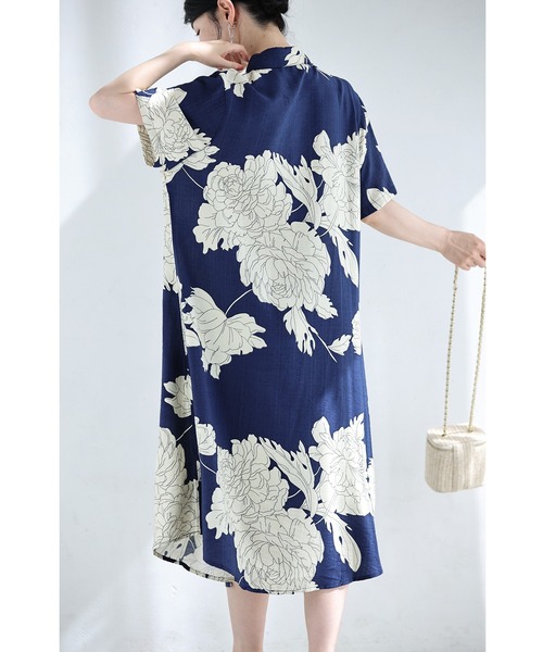 cawaii(カワイイ)の「さらりと涼しい牡丹の花シャツミディアムワンピース(ワンピース・レディース・ブラック/ブルー・FREE)」の11枚目の写真
