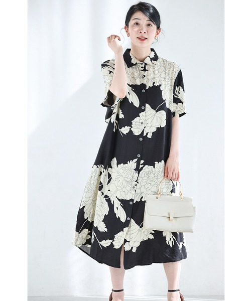 cawaii(カワイイ)の「さらりと涼しい牡丹の花シャツミディアムワンピース(ワンピース・レディース・ブラック/ブルー・FREE)」の7枚目の写真