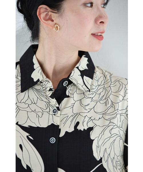 cawaii(カワイイ)の「さらりと涼しい牡丹の花シャツミディアムワンピース(ワンピース・レディース・ブラック/ブルー・FREE)」の19枚目の写真