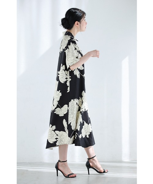 cawaii(カワイイ)の「さらりと涼しい牡丹の花シャツミディアムワンピース(ワンピース・レディース・ブラック/ブルー・FREE)」の9枚目の写真