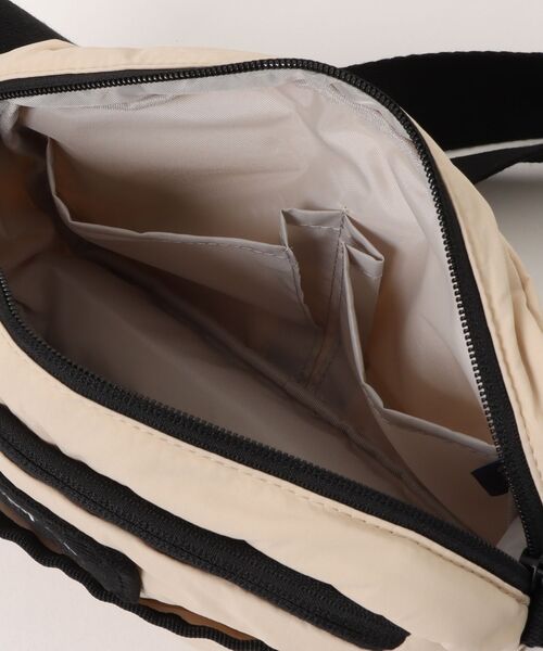 Champion(チャンピオン)の「チャンピオン ショルダーバッグ 5C37 58901(ショルダーバッグ・レディース・アイボリー/ブラック・FREE)」の22枚目の写真