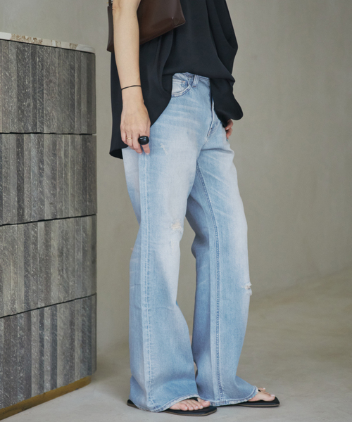plage(プラージュ)の「Healthy denim / ヘルシーデニム 別注 FLARE CRUSHED デニムパンツ(デニムパンツ・レディース・ブルー・24/23/22/25)」の10枚目の写真
