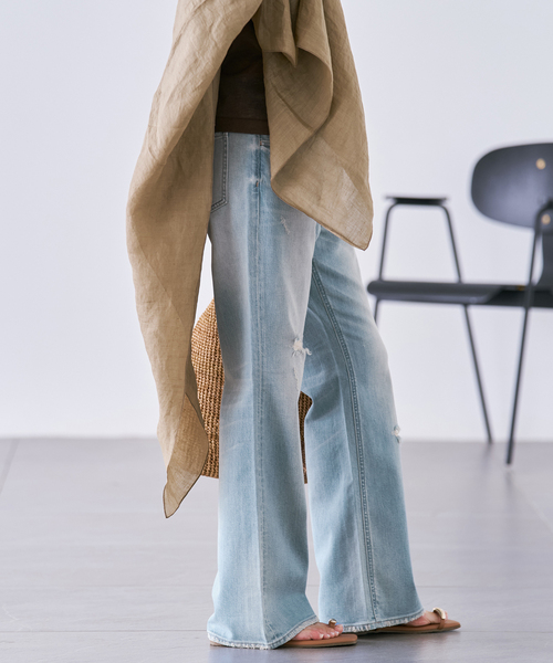 plage(プラージュ)の「Healthy denim / ヘルシーデニム 別注 FLARE CRUSHED デニムパンツ(デニムパンツ・レディース・ブルー・24/23/22/25)」の18枚目の写真