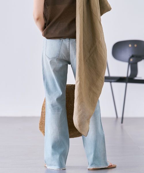 plage(プラージュ)の「Healthy denim / ヘルシーデニム 別注 FLARE CRUSHED デニムパンツ(デニムパンツ・レディース・ブルー・24/23/22/25)」の19枚目の写真