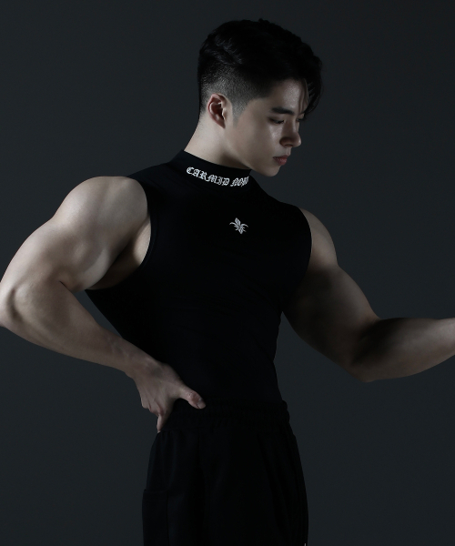 CARMID（カミド）の「コンプレッションモックネックレタリングノースリーブ[ブラック]（Tシャツ/カットソー・メンズ・その他・1/2/3）」の4枚目の写真