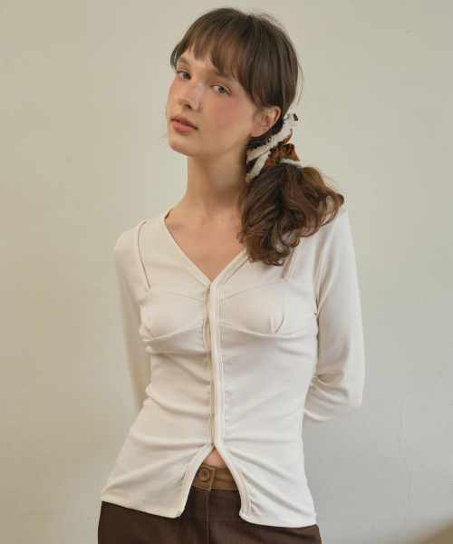 OURNOSTALGIA(アワー ノスタルジア)の「Undertone bustier cardigan_Ivory(O25-TP21)(Tシャツ/カットソー・レディース・アイボリー・FREE)」の1枚目の写真