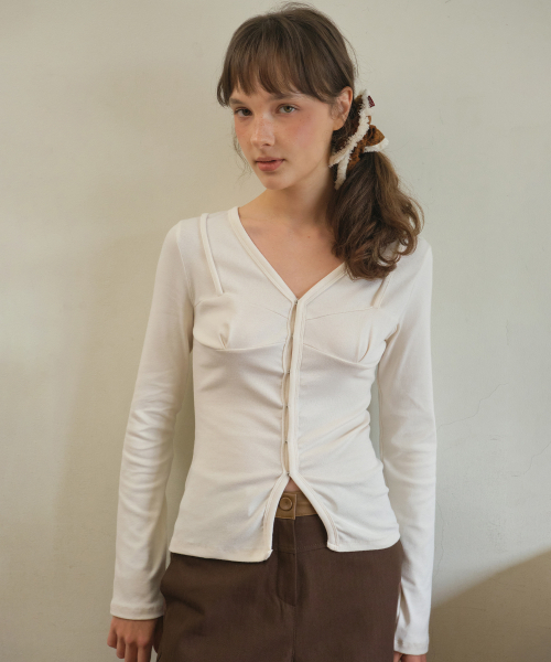 OURNOSTALGIA(アワー ノスタルジア)の「Undertone bustier cardigan_Ivory(O25-TP21)(Tシャツ/カットソー・レディース・アイボリー・FREE)」の2枚目の写真