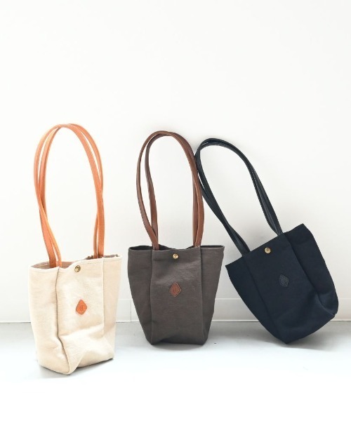 CLEDRAN(クレドラン)の「【すっきりコンパクトサイズ&充実の内ポケット】CL4012 HASA TWO SIDES TOTE S(トートバッグ・レディース・ベージュ/ブラウン/ブラック・FREE)」の1枚目の写真
