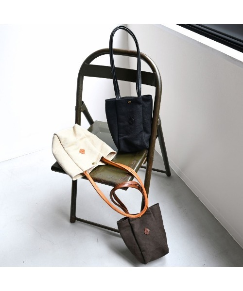 CLEDRAN(クレドラン)の「【すっきりコンパクトサイズ&充実の内ポケット】CL4012 HASA TWO SIDES TOTE S(トートバッグ・レディース・ベージュ/ブラウン/ブラック・FREE)」の12枚目の写真