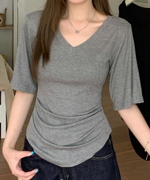 Aelina(エリナ)の「Vネックタイトトップス(Tシャツ/カットソー・レディース・ネイビー/ベージュ/ブラック/グレー・FREE)」の16枚目の写真