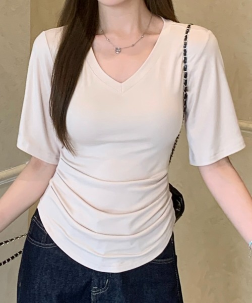 Aelina(エリナ)の「Vネックタイトトップス(Tシャツ/カットソー・レディース・ネイビー/ベージュ/ブラック/グレー・FREE)」の9枚目の写真