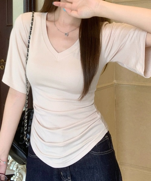 Aelina(エリナ)の「Vネックタイトトップス(Tシャツ/カットソー・レディース・ネイビー/ベージュ/ブラック/グレー・FREE)」の21枚目の写真