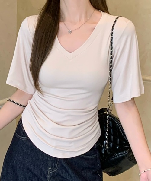 Aelina(エリナ)の「Vネックタイトトップス(Tシャツ/カットソー・レディース・ネイビー/ベージュ/ブラック/グレー・FREE)」の22枚目の写真