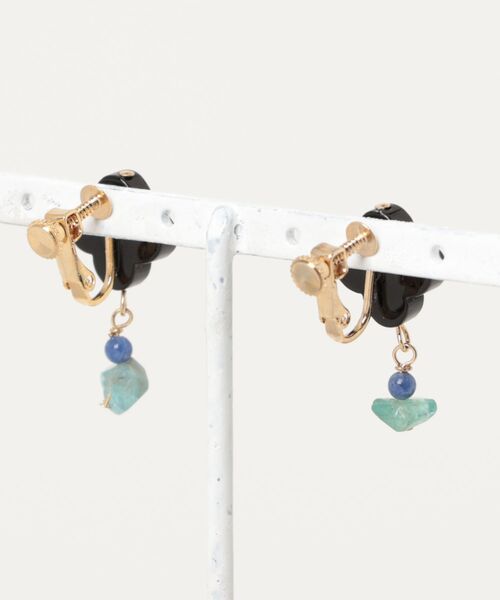 CERCA（チェルカ）の「september/クローバーオニキス＋クオーツearring（イヤリング・レディース・ブラック・FREE）」の2枚目の写真