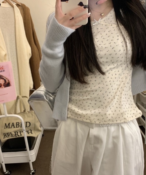 MELT（メルト）の「リボンフラワーVネックトップス（Tシャツ/カットソー・レディース・アイボリー・FREE）」の5枚目の写真