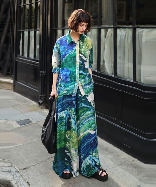 antiqua(アンティカ)の「アート柄 シアー ブラウス(シャツ/ブラウス・レディース・グリーン系その他・ONESIZE)」の2枚目の写真