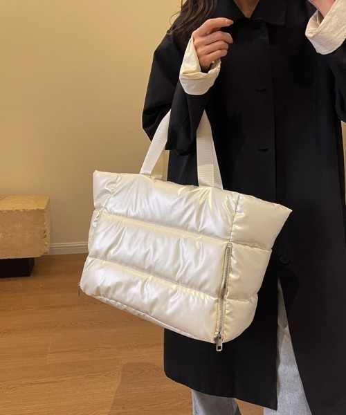 boemy(ボエミー)の「メタリックカラー 2WAYビッグ ショルダーバッグ(ショルダーバッグ・レディース・ブラック/ブルー/ピンク/シルバー・FREE)」の12枚目の写真