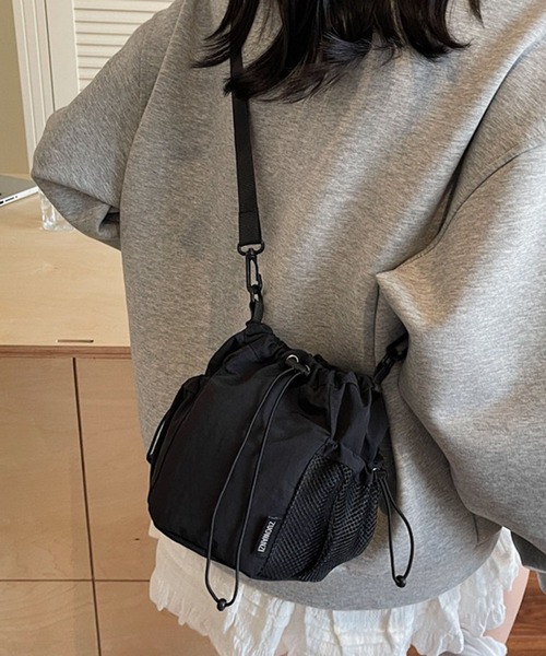 WESTSEA(ウエストシー)の「軽量ナイロン マルチポケット ドローストリング 巾着ショルダーバッグ(ショルダーバッグ・レディース・ライトブルー/ブラック/パープル・FREE)」の5枚目の写真