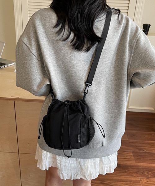WESTSEA(ウエストシー)の「軽量ナイロン マルチポケット ドローストリング 巾着ショルダーバッグ(ショルダーバッグ・レディース・ライトブルー/ブラック/パープル・FREE)」の7枚目の写真