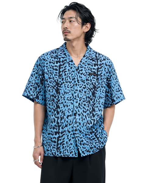 ARTISTWEAR（アーティストウェア）の「[ATW] フロー レオパード ハーフシャツ - BLUE（シャツ/ブラウス・レディース・その他・MEDIUM/LARGE/X-LARGE）」の2枚目の写真