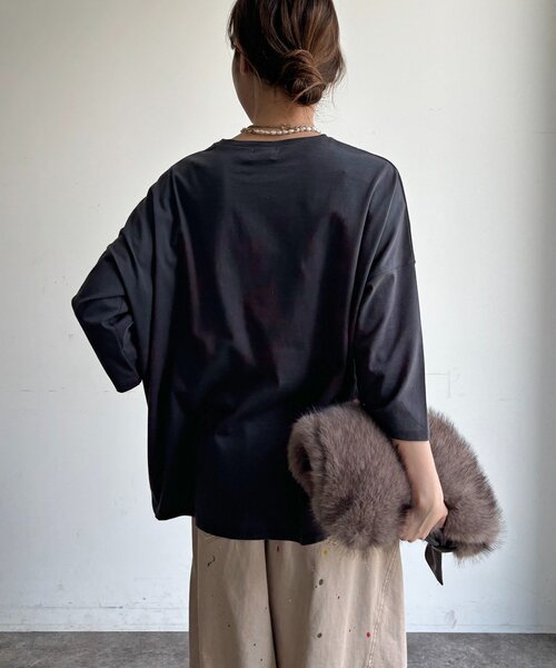 DouDou(ドゥドゥ)の「メッセージグリッターTEE(Tシャツ/カットソー・レディース・チャコールグレー/グレイッシュベージュ/オフホワイト・FREE)」の5枚目の写真