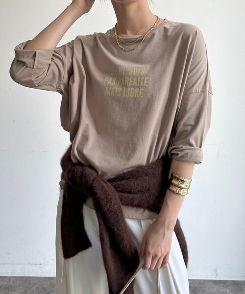 DouDou(ドゥドゥ)の「メッセージグリッターTEE(Tシャツ/カットソー・レディース・チャコールグレー/グレイッシュベージュ/オフホワイト・FREE)」の12枚目の写真
