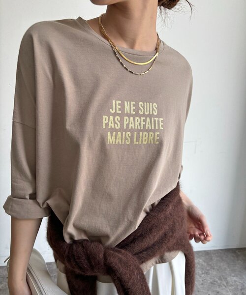 DouDou(ドゥドゥ)の「メッセージグリッターTEE(Tシャツ/カットソー・レディース・チャコールグレー/グレイッシュベージュ/オフホワイト・FREE)」の13枚目の写真