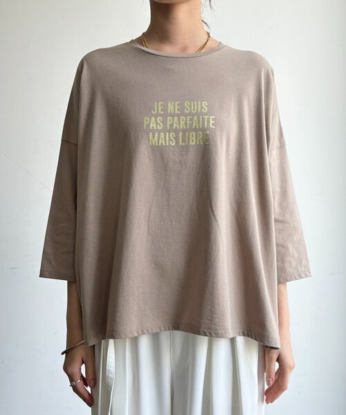 DouDou(ドゥドゥ)の「メッセージグリッターTEE(Tシャツ/カットソー・レディース・チャコールグレー/グレイッシュベージュ/オフホワイト・FREE)」の15枚目の写真