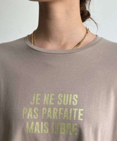 DouDou(ドゥドゥ)の「メッセージグリッターTEE(Tシャツ/カットソー・レディース・チャコールグレー/グレイッシュベージュ/オフホワイト・FREE)」の19枚目の写真