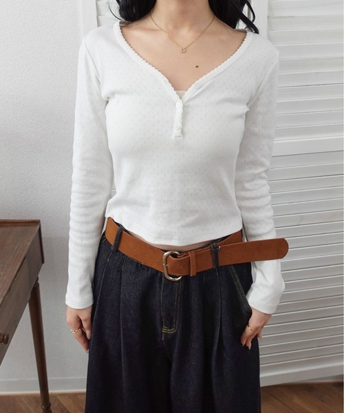 unnu(ユヌ)の「透かし柄 Vネックヘンリー カットソー(Tシャツ/カットソー・レディース・グレー/ホワイト/ブラック・F)」の9枚目の写真