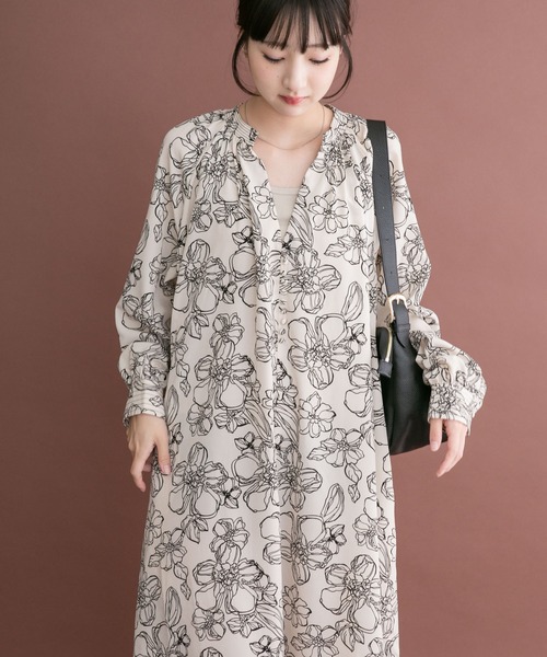 ITEMS URBANRESEARCH(アイテムズ アーバンリサーチ)の「アートフラワープリントワンピース(ワンピース・レディース・ブラック/モカ/オフホワイト・FREE)」の17枚目の写真