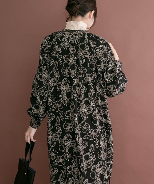 ITEMS URBANRESEARCH(アイテムズ アーバンリサーチ)の「アートフラワープリントワンピース(ワンピース・レディース・ブラック/モカ/オフホワイト・FREE)」の5枚目の写真