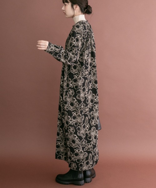 ITEMS URBANRESEARCH(アイテムズ アーバンリサーチ)の「アートフラワープリントワンピース(ワンピース・レディース・ブラック/モカ/オフホワイト・FREE)」の7枚目の写真