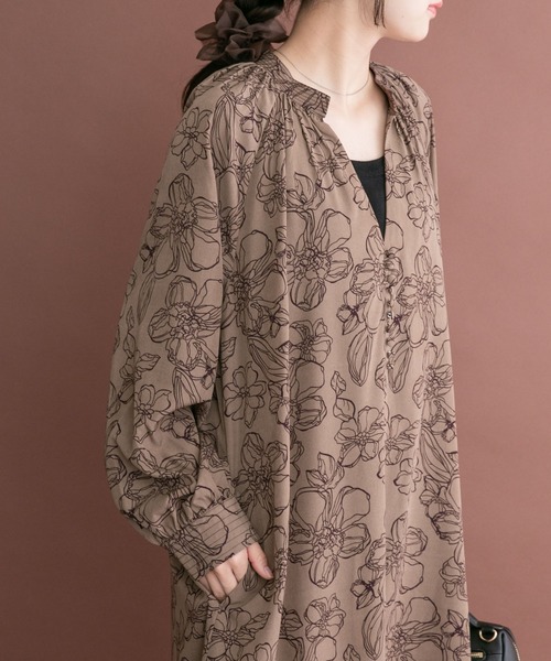 ITEMS URBANRESEARCH(アイテムズ アーバンリサーチ)の「アートフラワープリントワンピース(ワンピース・レディース・ブラック/モカ/オフホワイト・FREE)」の9枚目の写真