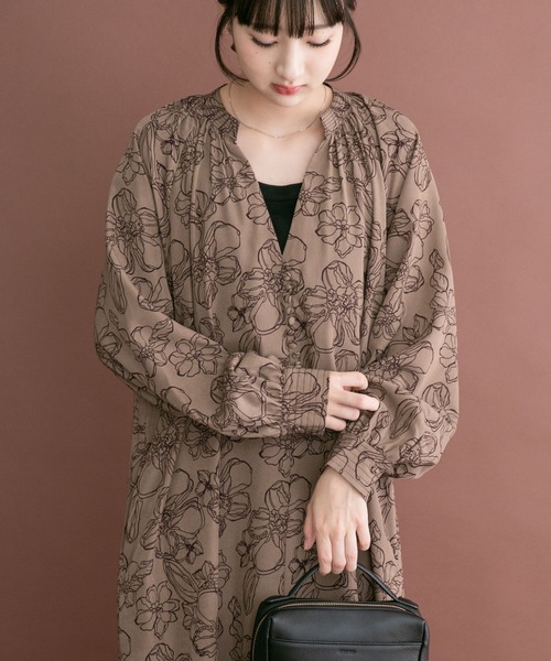ITEMS URBANRESEARCH(アイテムズ アーバンリサーチ)の「アートフラワープリントワンピース(ワンピース・レディース・ブラック/モカ/オフホワイト・FREE)」の10枚目の写真