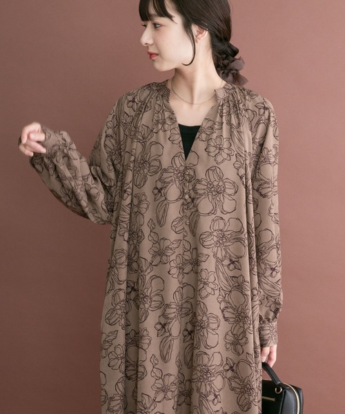 ITEMS URBANRESEARCH(アイテムズ アーバンリサーチ)の「アートフラワープリントワンピース(ワンピース・レディース・ブラック/モカ/オフホワイト・FREE)」の11枚目の写真
