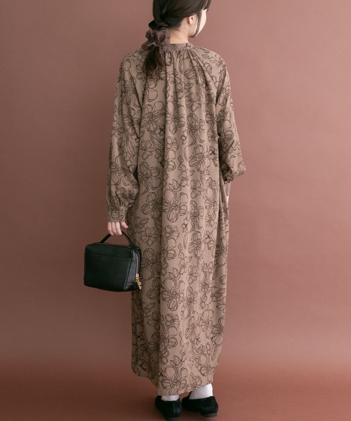 ITEMS URBANRESEARCH(アイテムズ アーバンリサーチ)の「アートフラワープリントワンピース(ワンピース・レディース・ブラック/モカ/オフホワイト・FREE)」の13枚目の写真