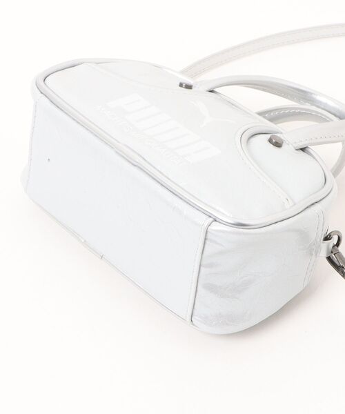 PUMA(プーマ)の「PUMA プーマ W 1976 LUSTRE MICRO GRIP BAG カジュアルバッグ 092862 01F.GRY/METAL(ボディバッグ/ウエストポーチ・レディース・グレー・FREE)」の3枚目の写真