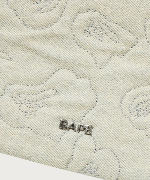 A BATHING APE（アベイシングエイプ）の「DENIM CAMO QUILTING BUCKET BAG（ハンドバッグ・レディース・ライトインディゴブルー・FREE）」の4枚目の写真