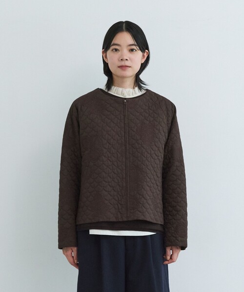 LOISIR(ロワズィール)の「コットンリネンキルティング風刺繍ノーカラージャケット(ノーカラージャケット・レディース・ブラウン・FREE)」の6枚目の写真