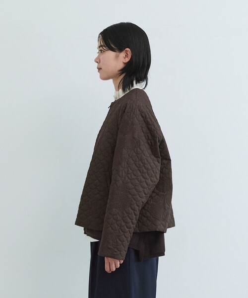 LOISIR(ロワズィール)の「コットンリネンキルティング風刺繍ノーカラージャケット(ノーカラージャケット・レディース・ブラウン・FREE)」の7枚目の写真