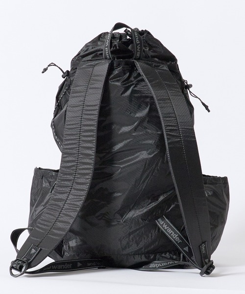 and wander(アンドワンダー)の「and wander/アンドワンダー sil daypack コーデュラナイロン デイパック ブランドロゴ パッカブル シルデイパック 雨の日 撥水性 2026年秋冬 秋服(バックパック/リュック・メンズ・ブラック・FREE)」の17枚目の写真